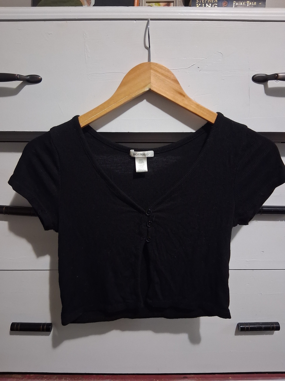 Bozzolo Black Short-Sleeve Cropped V-Neck Top